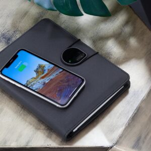 Папка А5 с беспроводным (10W) ЗУ 5000 mAh, с функцией MagSafe, сенсорным дисплеем с подсветкой логотипа и блокнотом, цвет черный VIP - подарки с логотипом Роспринтекс