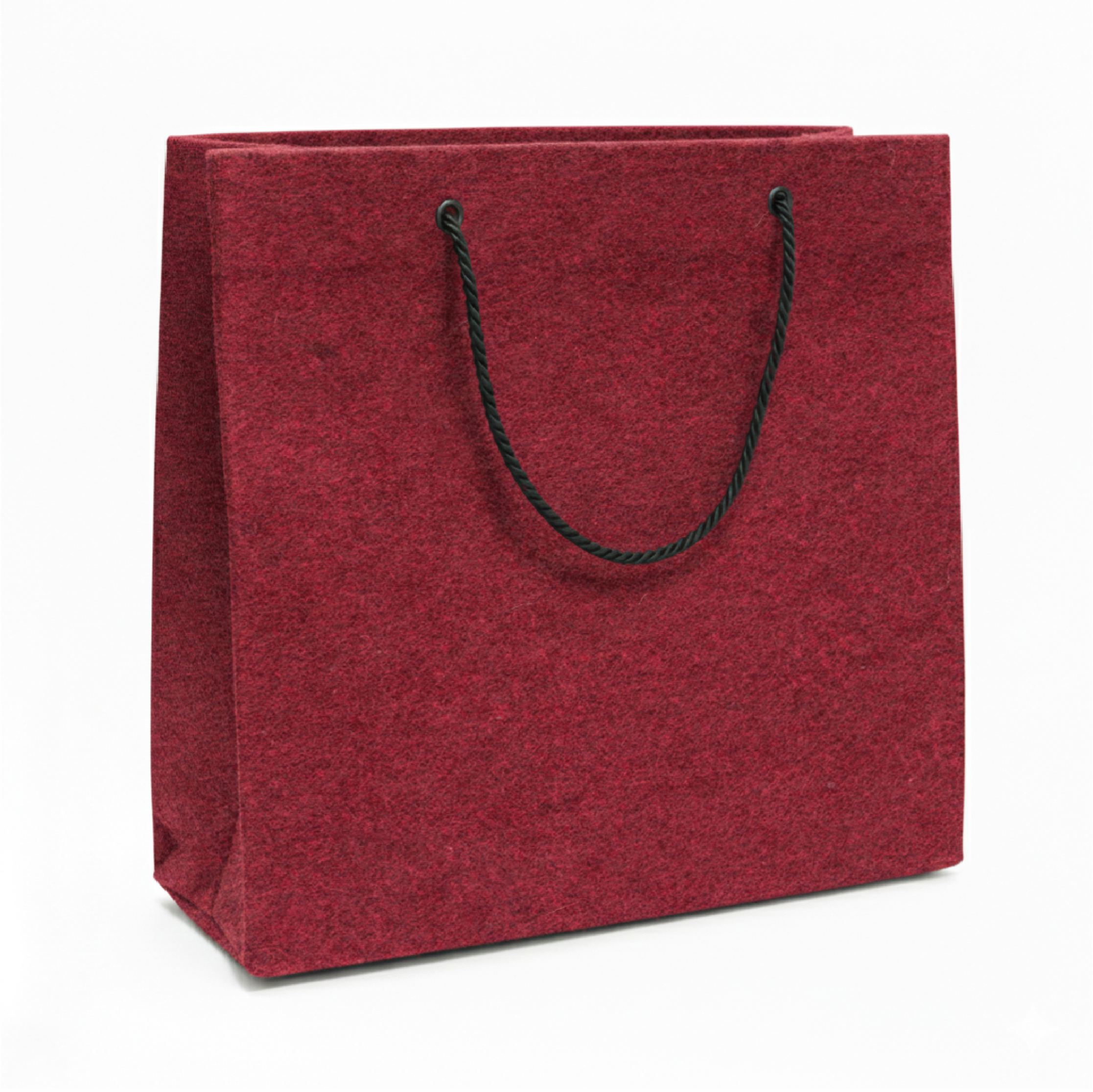 Фетровая сумка с ручками-шнурками Роспринтекс Разработка и производство промопродукции, бизнес-подарков и мерча (одежда и аксессуары с нанесением) «под ключ». От создания идеи, концепции, капсулы, до воплощения проекта. Фетровая сумка с ручками-шнурками «AKUNGI» - AK Unique gifts Роспринтекс